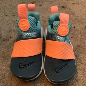 Used toddler Nike presto, size 7